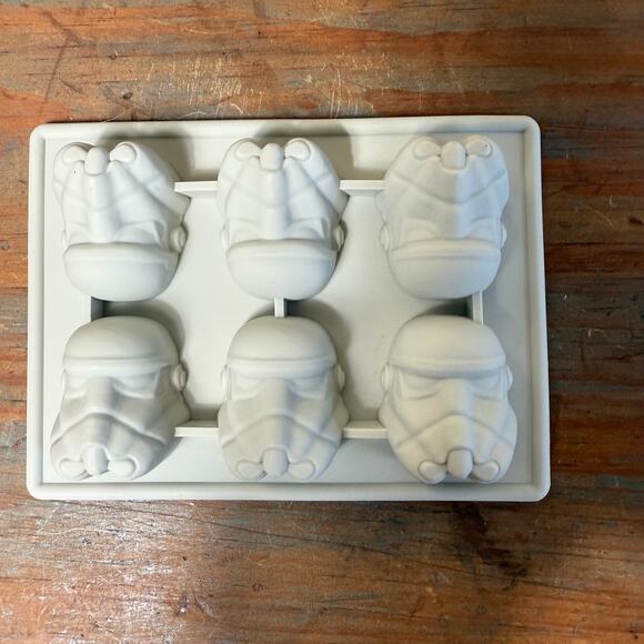Lot Of 8 STAR WARS Silicone Ice Trays Baking Molds Chocolate Jello Candy Mold - Picture 5 of 11